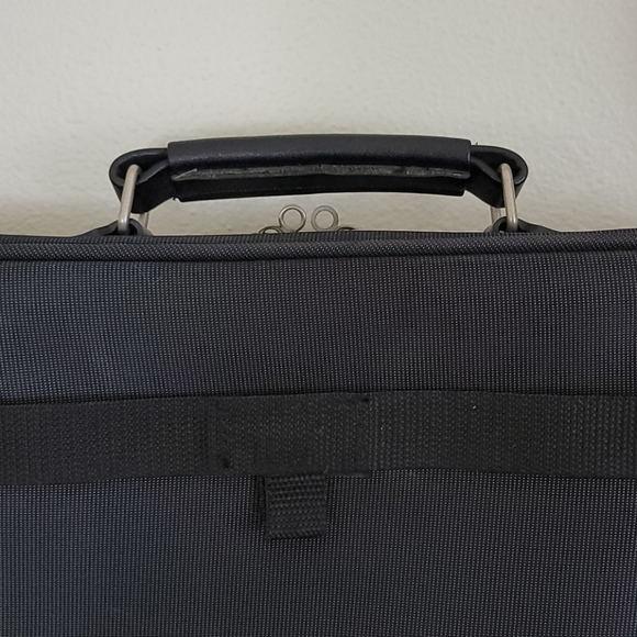 Targus Black Briefcase 16"X13"X4" - Picture 13 of 16
